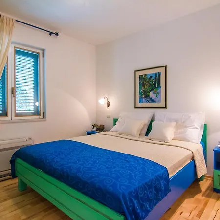 Jadranka Beachfront & Pool * Maslinica