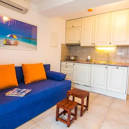 Jadranka Beachfront & Pool Maslinica