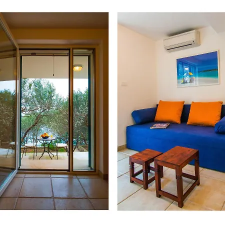 Jadranka Beachfront & Pool * Maslinica
