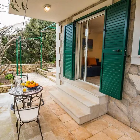 Villa Jadranka Beachfront & Pool Maslinica