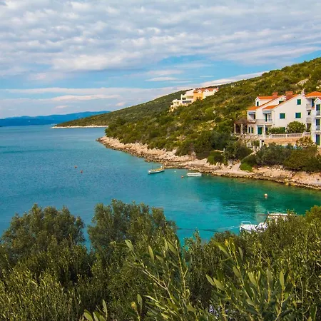 Jadranka Beachfront & Pool Villa