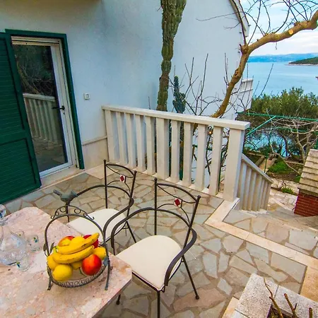Jadranka Beachfront & Pool Villa