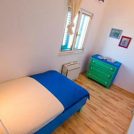Jadranka Beachfront & Pool Villa Maslinica