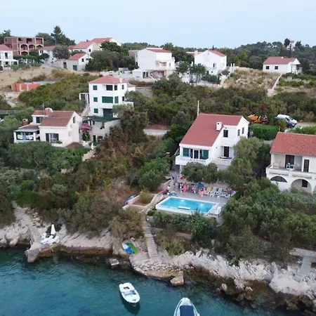 Jadranka Beachfront & Pool Villa *