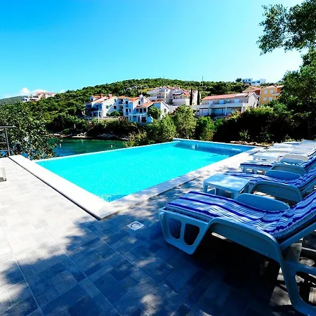Jadranka Beachfront & Pool ماسلينيتسا